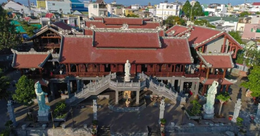 Vãn cảnh ngôi chùa cổ cuối cùng của Việt Nam được vua ban Sắc tứ: Là công trình Phật Giáo có quy mô đồ sộ và lâu đời bậc nhất tỉnh Đắk Lắk, tổng diện tích lên tới 40.000m2