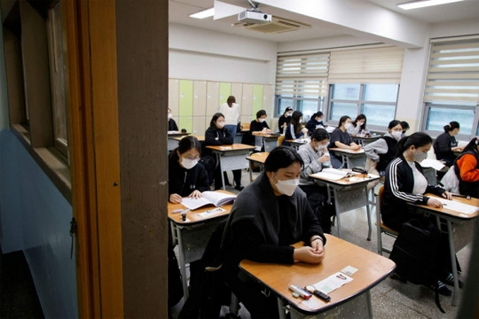 Học sinh Hàn Quốc đòi kiện Chính phủ 20 triệu won vì kết thúc thời gian thi sớm… 90 giây