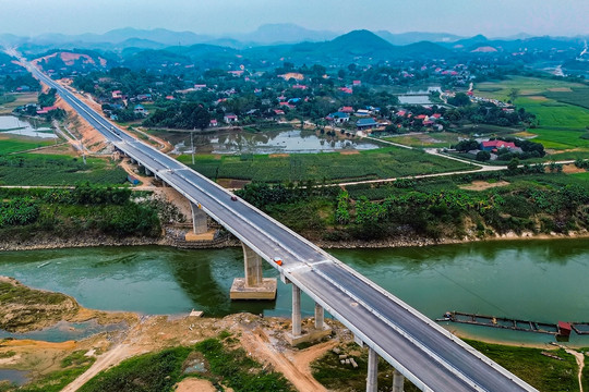 Cao tốc Phú Thọ - Tuyên Quang hơn 3.700 tỷ đồng trước ngày thông xe