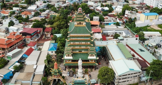 Ngôi chùa đẹp như tranh xác lập kỷ lục ‘chùa có chánh điện cao nhất Việt Nam’ với chiều cao từ nóc xuống đất gần 44m