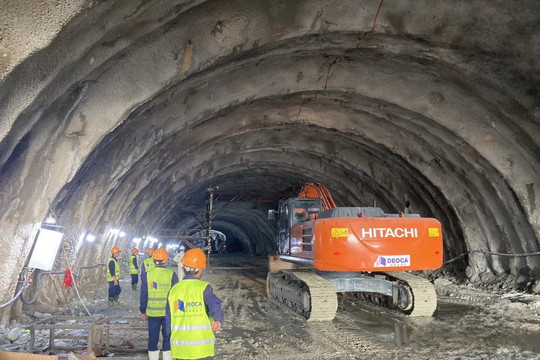 Chính thức thông hầm thứ 2 dự án cao tốc Quảng Ngãi - Hoài Nhơn
