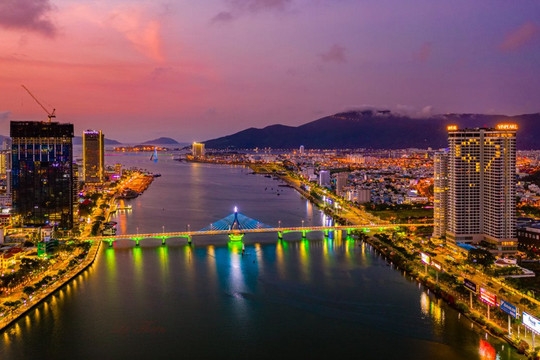 Khúc sông chỉ dài 8km nhưng có tới 6 cây cầu, tọa lạc ở 'đô thị đáng sống bậc nhất thế giới' tại Việt Nam