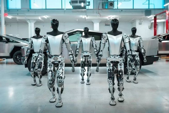 Kỹ sư Tesla bị robot tấn công, viễn cảnh đáng sợ nhất của tương lai đã xảy ra?