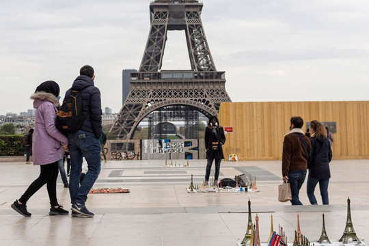 Pháp: Tháp Eiffel đóng cửa do nhân viên đình công