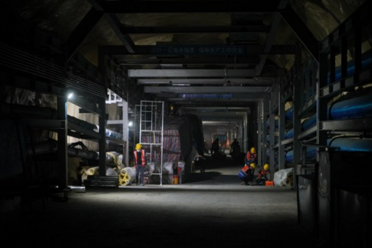 Phòng thí nghiệm ngầm sâu nhất thế giới ở độ sâu 2.400m: Dung tích phòng 330.000m3 lớn nhất toàn cầu, qua 10 lớp vật liệu để cách ly không gian thí nghiệm với núi