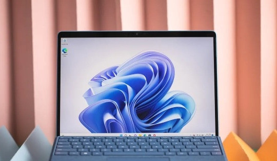 Microsoft ra mắt dòng Surface laptop hỗ trợ AI vào năm 2024