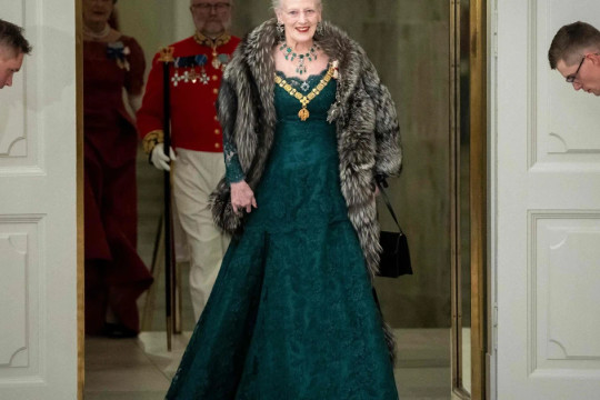 Nữ hoàng Đan Mạch bất ngờ tuyên bố thoái vị