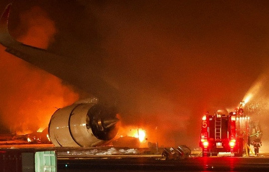 Số người thương vong trong vụ máy bay bốc cháy ở sân bay Nhật Bản