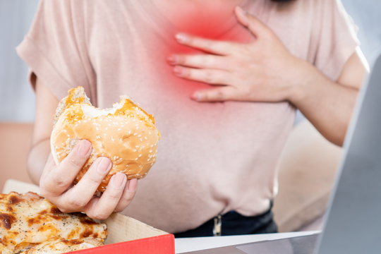 Đừng chủ quan: Nếu 4 biểu hiện này xuất hiện sau bữa ăn thì có thể ung thư dạ dày đang 'ghé thăm' bạn