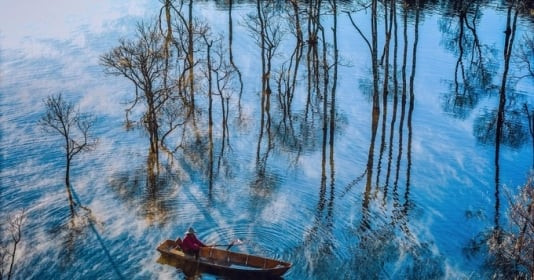 Dòng suối là khởi nguồn của hồ nước ngọt lớn nhất Lâm Đồng, sở hữu vẻ đẹp huyền ảo tựa 'cõi thiên thai'