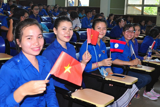 Hỗ trợ kinh phí đào tạo cho lưu học sinh Lào, Campuchia