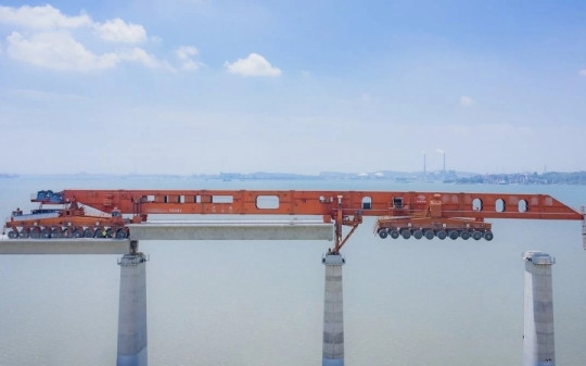 Trung Quốc sở hữu 'siêu cỗ máy' duy nhất trên thế giới: Gồm 15.000 bộ phận, nặng 1.000 tấn, giúp xây cầu đường sắt cao tốc xuyên biển chỉ trong 2 năm