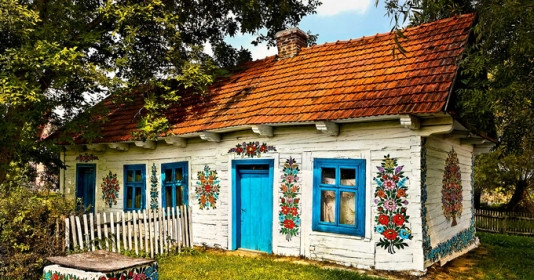 Ngôi làng tựa cổ tích với trăm hoa đua sắc suốt 4 mùa, được ví von như ‘viên ngọc quý’ của đất nước Trung Âu
