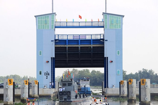 Cận cảnh âu tàu 650 tỷ đồng hiện đại nhất Việt Nam: Được điều khiển bằng hệ thống tự động, rút ngắn quãng đường từ TP HCM đi các tỉnh miền Tây