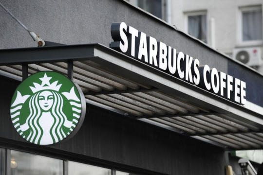 Starbucks bị cáo buộc ‘lừa’ khách hàng qua thẻ thành viên, chiếm dụng gần 900 triệu USD trong 5 năm