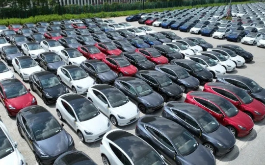 ‘Vận đen’ tiếp tục đeo bám Elon Musk sang năm 2024: Tesla thu hồi hơn 1,6 triệu ô tô tại Trung Quốc do lỗi Autopilot
