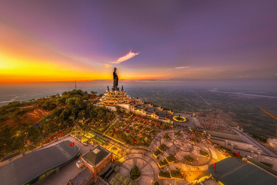 Việt Nam sắp có Đại tượng Phật Di Lặc bằng đá sa thạch lớn hàng đầu thế giới: Nằm trên đỉnh 'đệ nhất thiên sơn' cao nhất miền Nam, nặng hơn 5.000 tấn