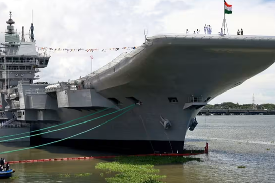 Nỗ lực mở rộng đội tàu sân bay của Trung Quốc và Ấn Độ