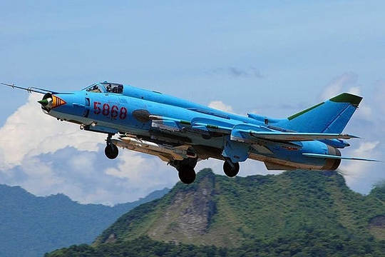 Không quân Việt Nam sở hữu dòng máy bay nặng 19.500kg, tuổi đời lên đến 50 năm vẫn được coi là lực lượng 'xương sống'