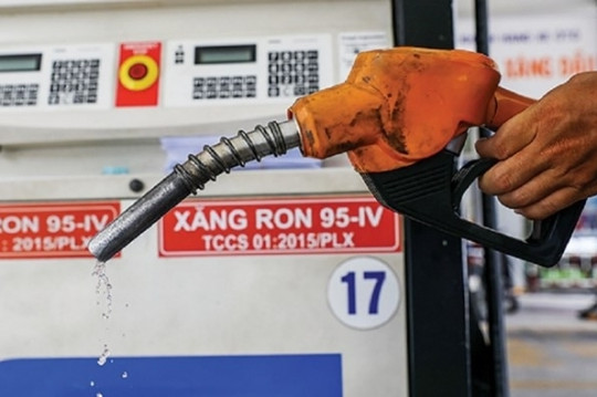 Xăng dầu tăng giá đồng loạt