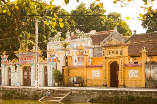 Ngoạn cảnh ngôi làng cổ duy nhất còn sót lại của Phố Hiến: Sở hữu ngôi chùa có tam quan lớn nhất Việt Nam và hàng trăm di tích, báu vật quý hiếm