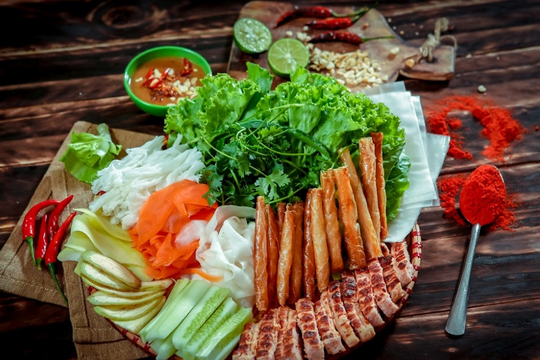 Vượt Nha Trang, món nem nướng ở một địa phương được vinh danh Kỷ lục châu Á về ẩm thực