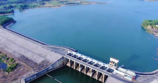 Hồ thủy điện lớn nhất miền Nam rộng 32.000ha, nằm trên địa bàn 4 huyện, đón nhận lượng nước từ 2 nhánh sông