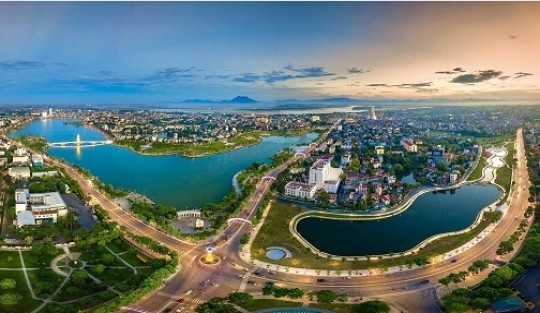 Tỉnh là cửa ngõ phía tây của Hà Nội có tốc độ tăng trưởng ấn tượng với quy mô kinh tế vượt 100.000 tỷ