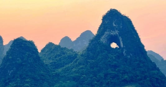 Ngọn núi có ‘mắt’ độc nhất Việt Nam cao 50m, được công nhận là Danh lam thắng cảnh cấp Quốc gia
