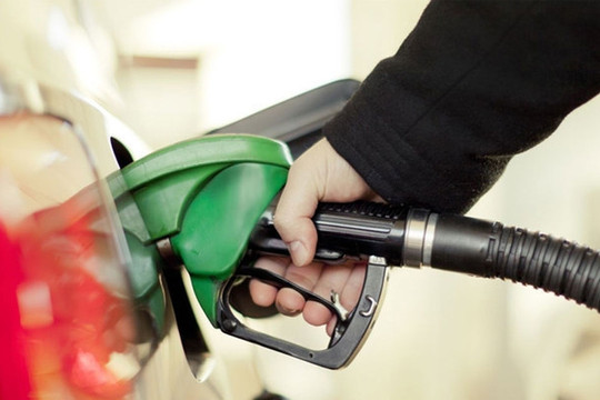 Giá xăng dầu hôm nay 13/1/2024 tiếp tục đi lên, hướng mốc 80 USD/thùng