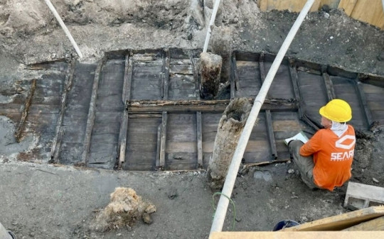 Đào đất công trường, công nhân phát hiện vật thể lạ ‘lắp thành khối’ dài 6m: Kinh ngạc với 'kho báu đến từ thế kỷ 19'