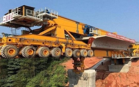 'Siêu cỗ máy' bất bại giúp Trung Quốc xây các công trình 'khủng': Có khả năng xây cầu khổng lồ chỉ trong vài ngày, nâng vật nặng lên tới 2.500 tấn