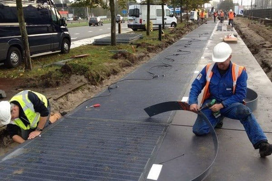 Lo cạn kiệt nguồn điện, một quốc gia xây đường đi bộ dài 35.000km thu năng lượng mặt trời