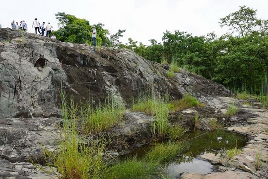 Ngọn núi đá hơn 10m cao nhất TP HCM nhưng thấp nhất Việt Nam: Nằm ở một ấp đảo xa xôi, được hình thành từ loại đá có nguồn gốc núi lửa