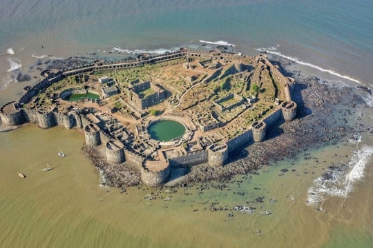 Pháo đài 500 năm tuổi ‘bất khả xâm phạm’, bất tử suốt trăm năm giữa biển khơi