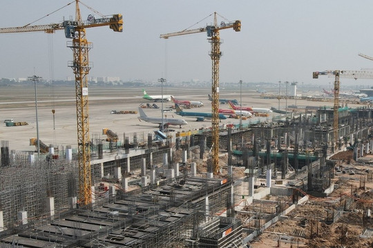 Toàn cảnh công trường nhà ga T3 sân bay Tân Sơn Nhất sau 1 năm khởi công