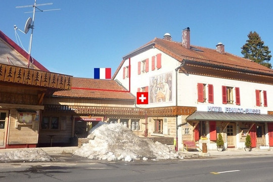 Khách sạn nơi du khách ngủ ở Thụy Sĩ nhưng phải sang Pháp 'giải quyết nỗi buồn'