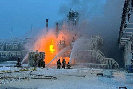 Bị UAV Ukraine tấn công, nhà máy của công ty sản xuất LNG lớn thứ 2 ở Nga bốc cháy dữ dội