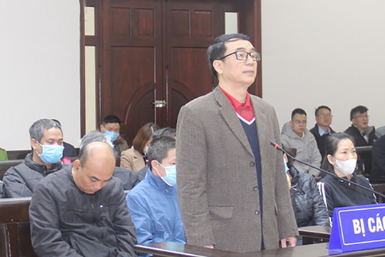 Cựu cục phó Trần Hùng khai không nhận hối lộ 300 triệu đồng