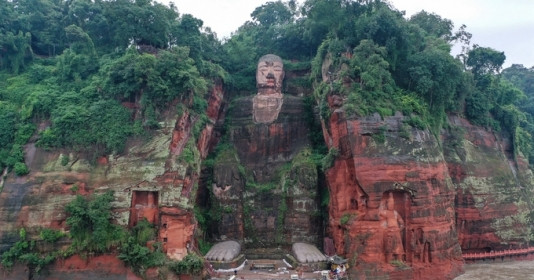 Chiêm ngưỡng bức tượng Phật đá 1.300 tuổi cao 71m lớn nhất thế giới được UNESCO công nhận, mất tới 90 năm để hoàn thành
