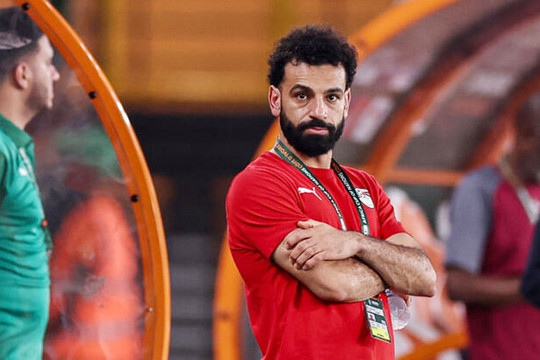 Salah bị công kích vì bỏ chạy khỏi tuyển Ai Cập