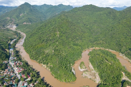 Huyện rộng nhất Việt Nam: Có 60km đường biên giới giáp Lào, thu ngân sách nghìn tỷ