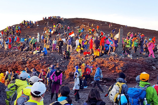 Nhật Bản thu phí thu phí tham quan núi Phú Sĩ, tránh khủng hoảng 'thừa khách'