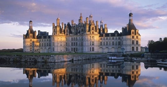 Tham quan lâu đài ‘nổi’ trên mặt nước suốt nửa thế kỷ, thu hút hàng triệu du khách mỗi năm