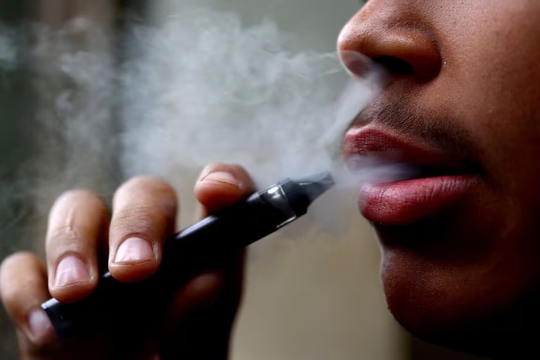Chính phủ Anh cấm thuốc lá điện tử dùng một lần