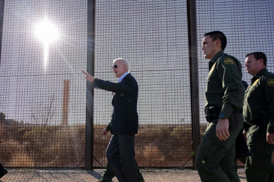 Ông Biden đồng ý "đóng cửa biên giới" để có tiền viện trợ Ukraine