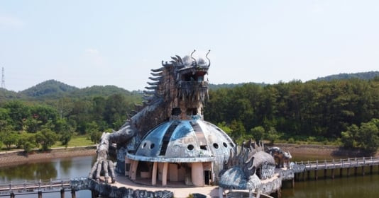 Con rồng khổng lồ tại Việt Nam từng lên báo Mỹ vì quá kinh dị sắp bị phá dỡ để bán sắt vụn