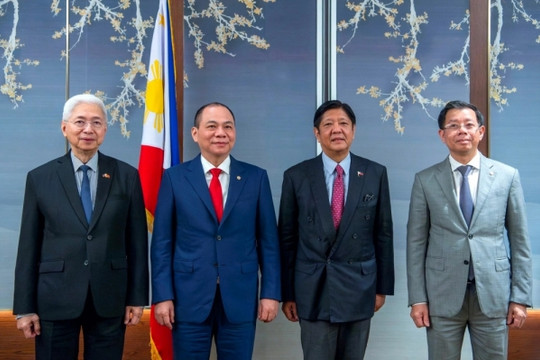 Tổng thống Philippines gặp riêng ông Phạm Nhật Vượng bàn chuyện sản xuất xe điện