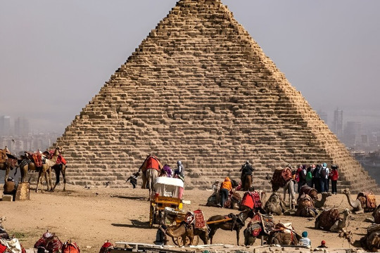 Dự án cải tạo kim tự tháp gây tranh cãi