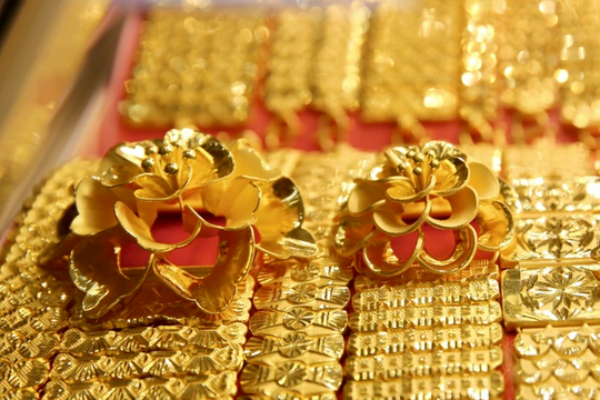 Giá vàng đồng loạt tăng, vượt mốc 77 triệu đồng/lượng
